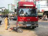 Nghệ An: Xe biển Lào lại gây tai nạn