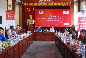 Họp báo giới thiệu 