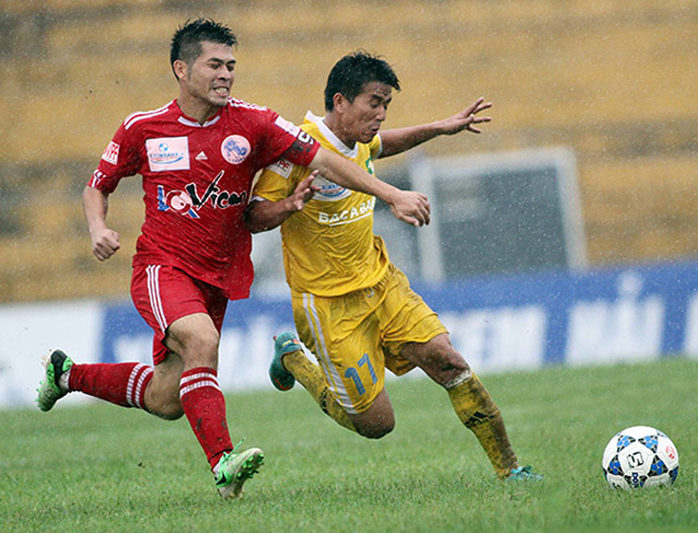 Vòng 19 V-League: SLNA thắng đậm Hải Phòng trong trận “thủy chiến”