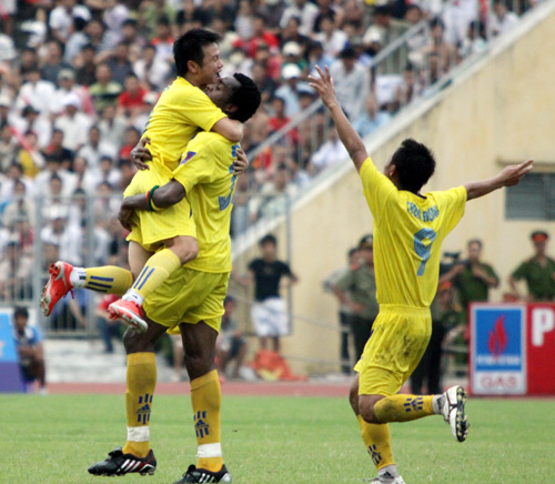 Thắng ĐT.LA, SLNA giành hạng 3 chung cuộc