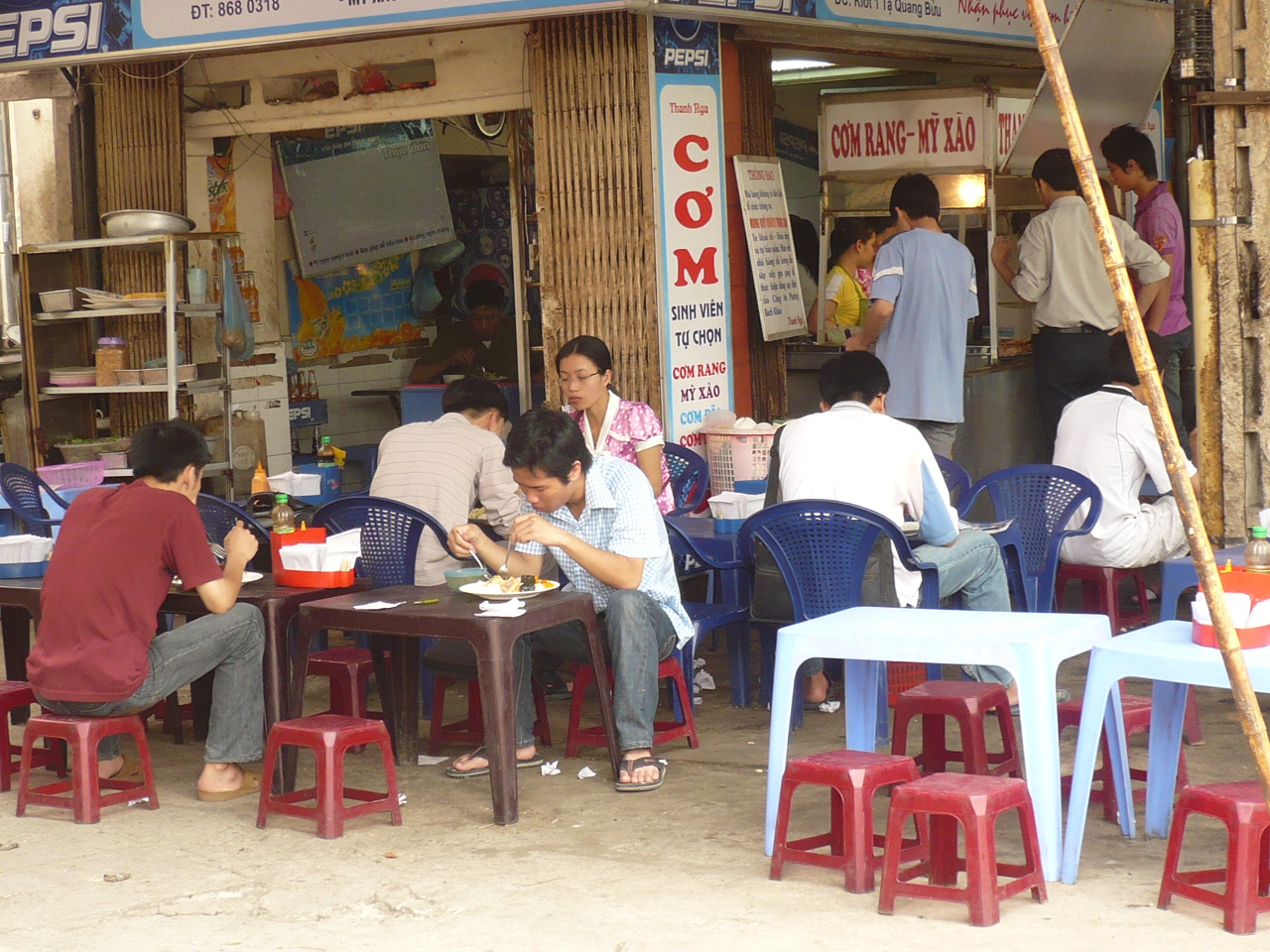 Học phí trên 18 triệu 1 năm, nhiều sinh viên lao đao