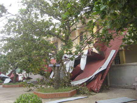 Thiệt hại do bão số 3 ở Nghệ An: Nghi Tiến - tan tành 