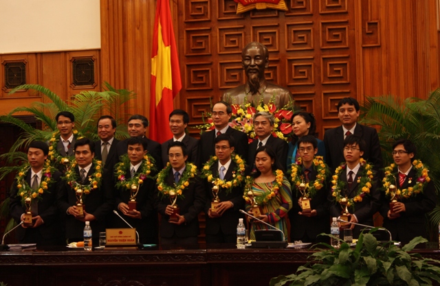 10 tài năng trẻ nhận “Quả cầu vàng” CNTT 2011