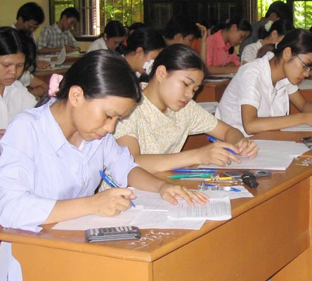 Nên giải thể một số trường đại học